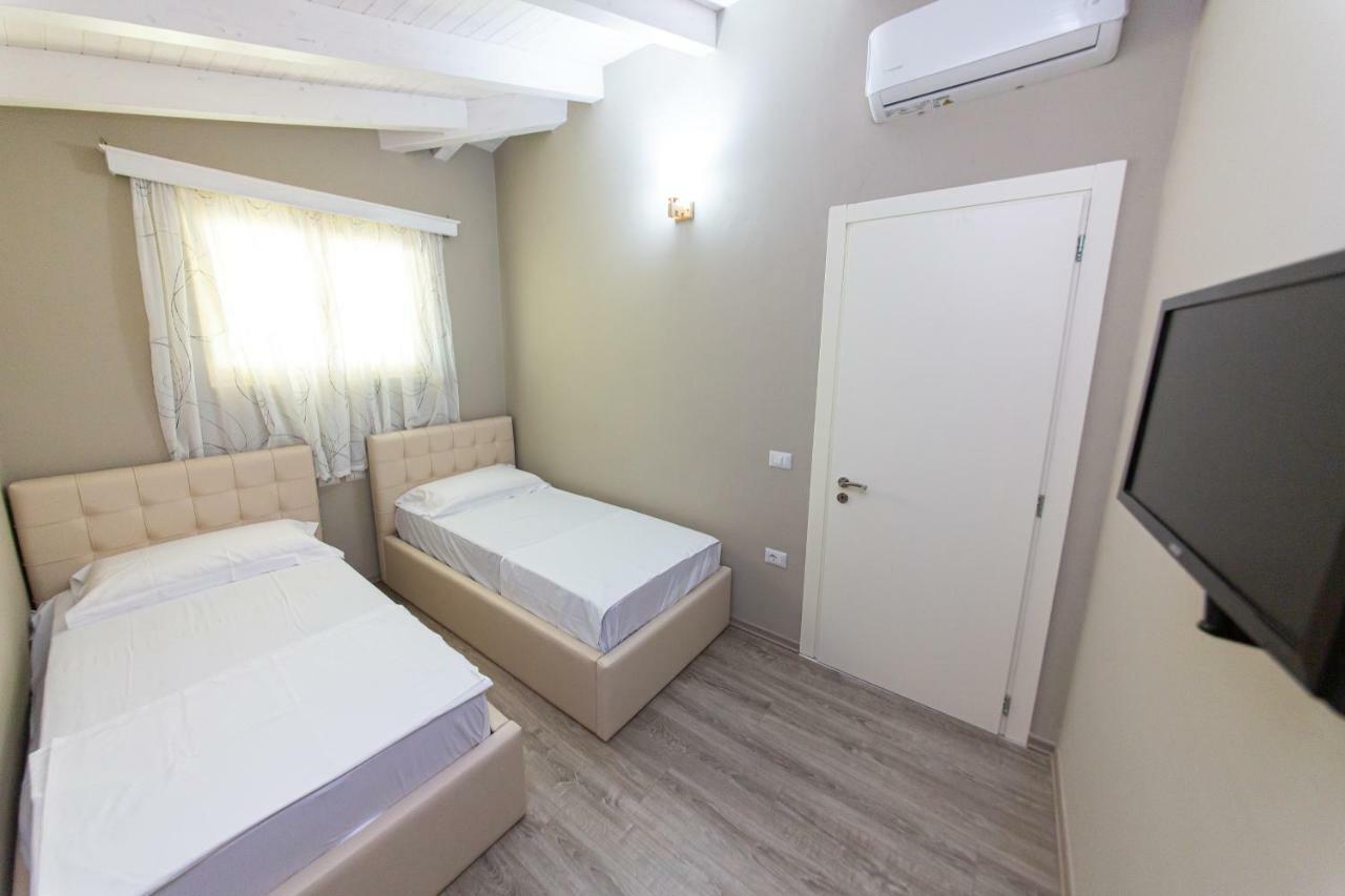 Hotel Roi Radhimë Exteriör bild